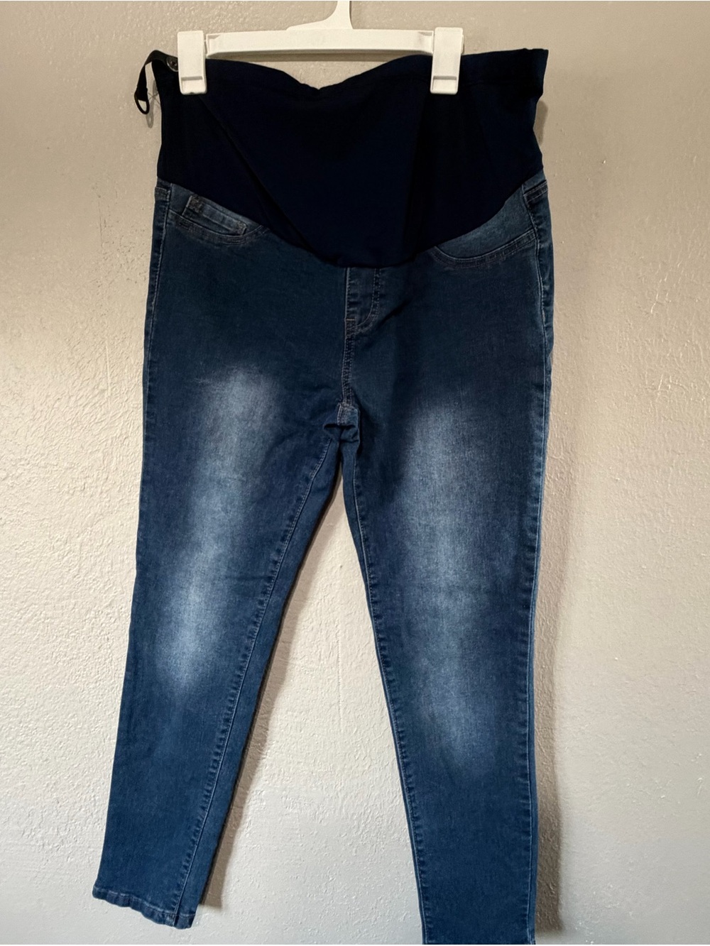 Woman’s size Large (8-10) skinny maternity jeans